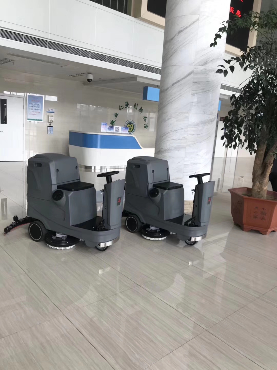 扬子驾驶式洗地机