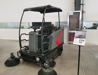 驾驶式扫地机