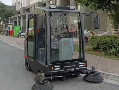 驾驶式扫地机