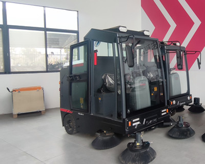 驾驶式扫地机 驾驶式扫地机